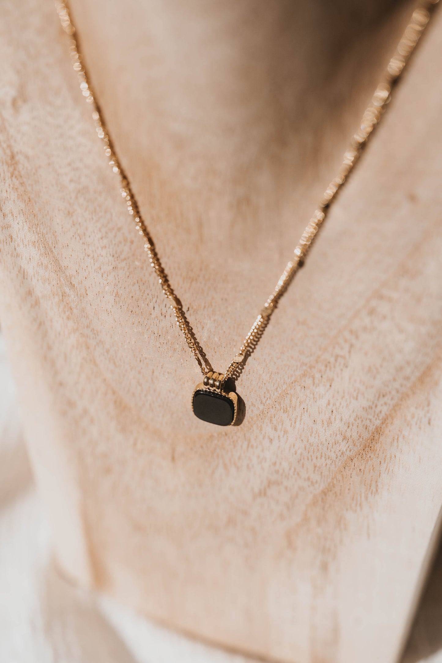 Izmir | Collier en acier inoxydable et pierre naturelle | Onyx | Doré