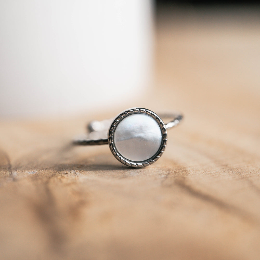 Nicosie | Bague en acier inoxydable et pierre naturelle | Nacre | Argenté