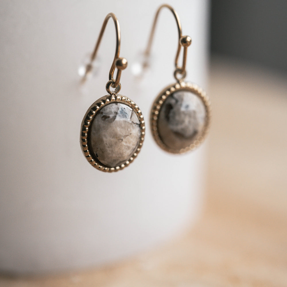 Vérone | Boucles d'oreilles en acier inoxydable et pierres naturelles | Feldspath | Doré