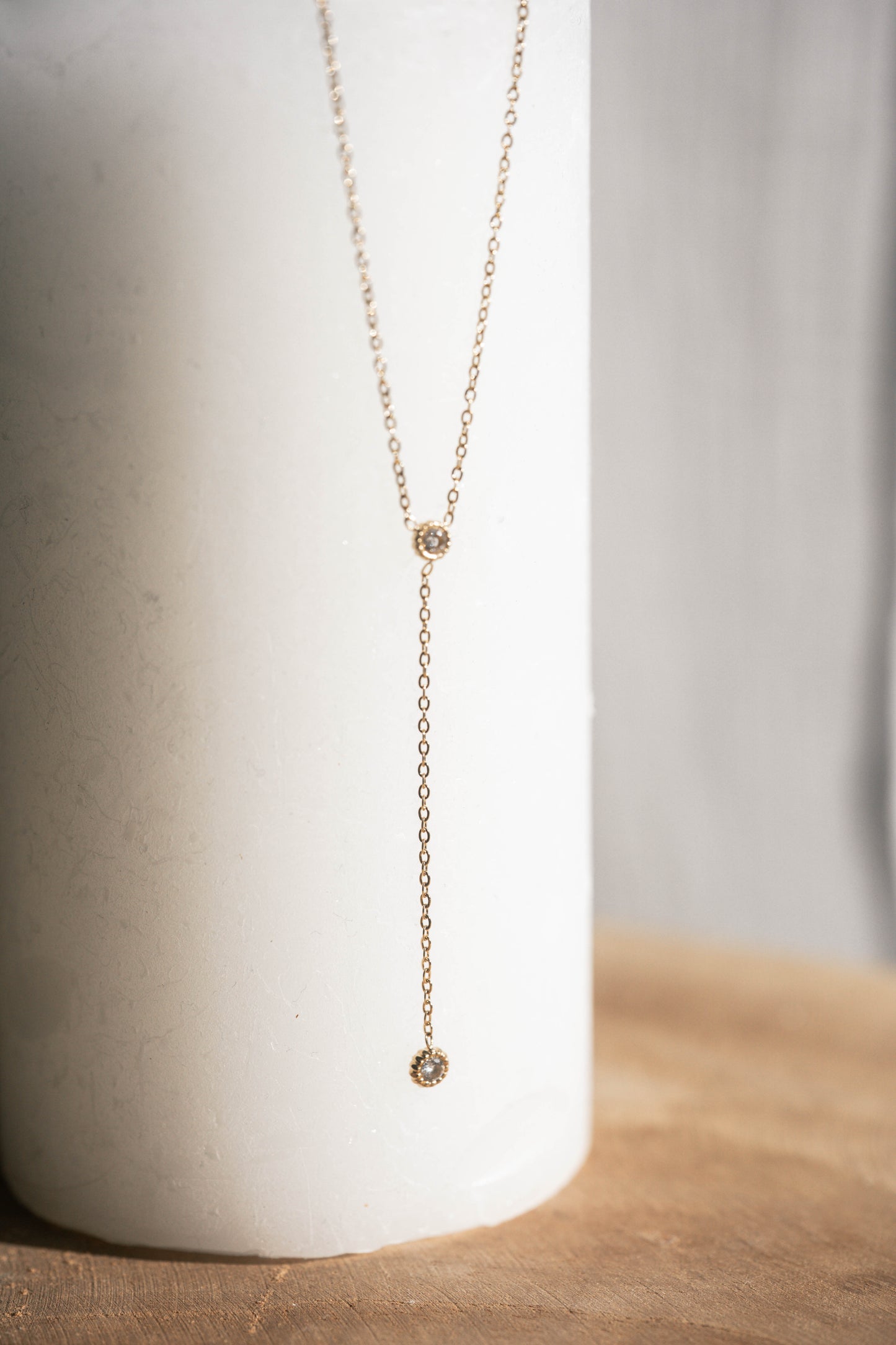 Rhodes | Collier Y en acier inoxydable | Oxyde de zirconium blanc | Doré