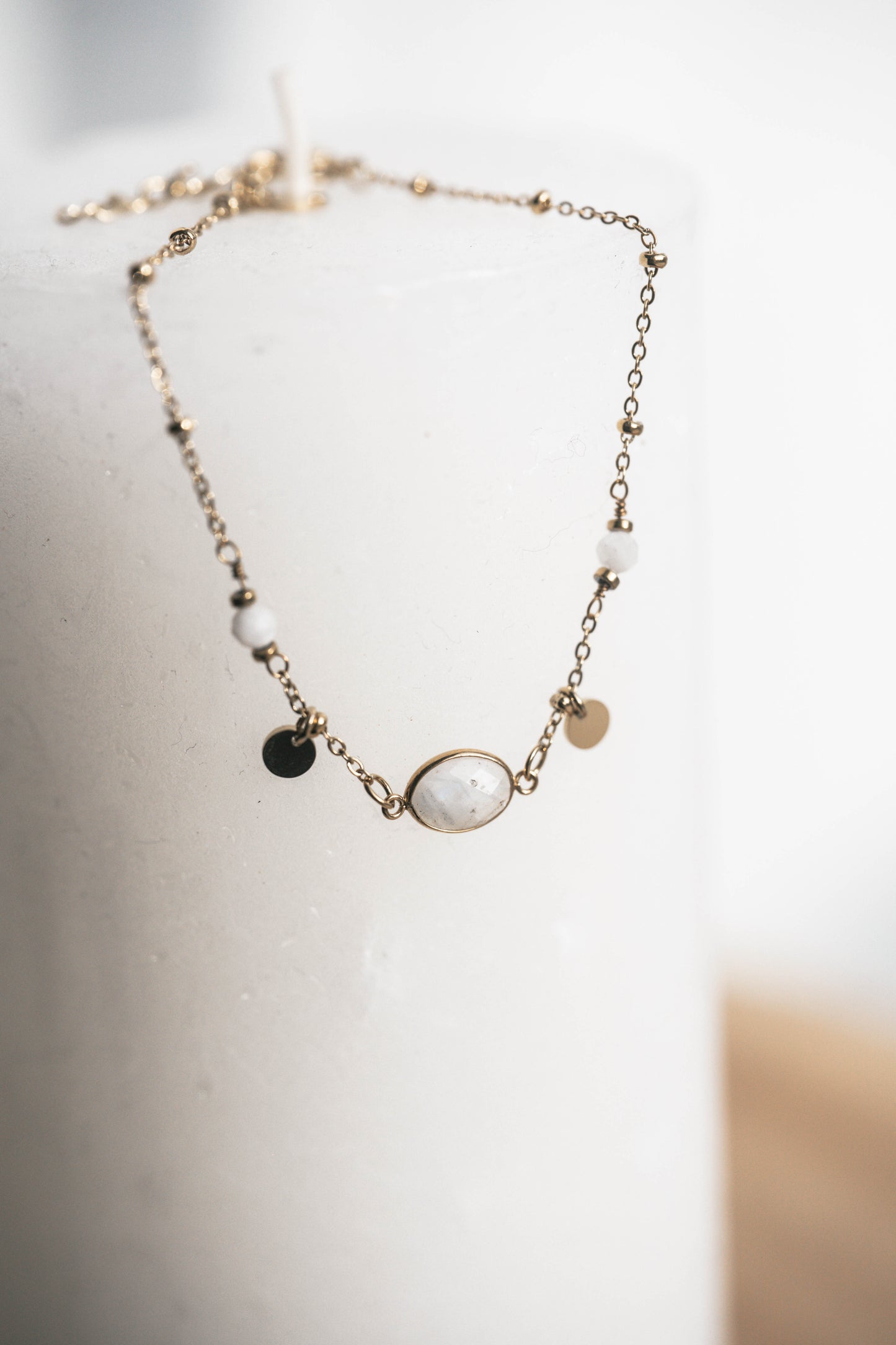 Tulum | Bracelet en acier inoxydable et pierres naturelles | Quartz blanc | Doré