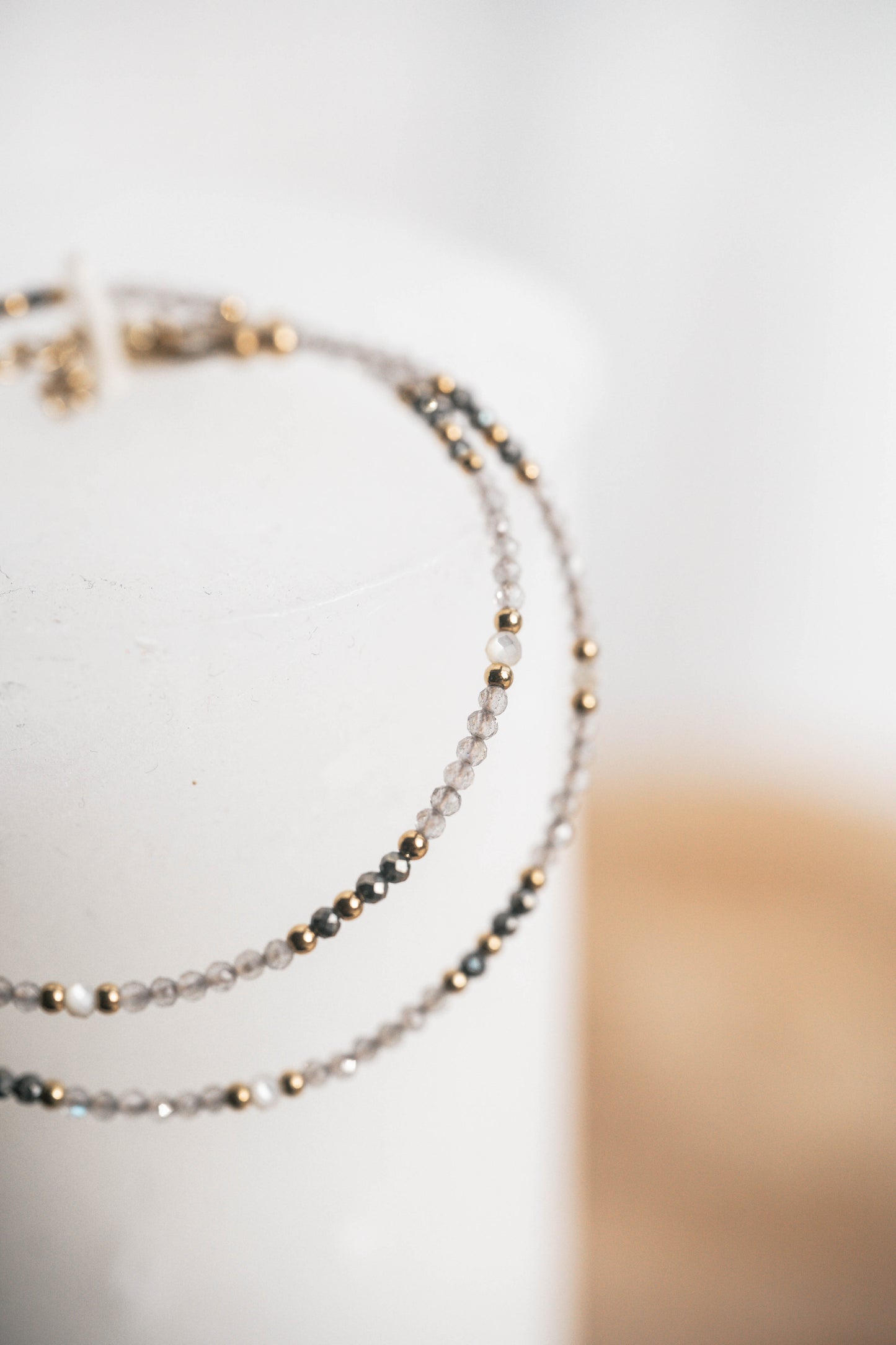 Galway | Bracelet double en acier inoxydable et pierres naturelles | Labradorite & pyrite | Doré