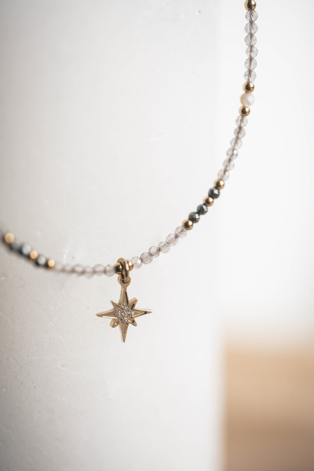 Galway | Collier en acier inoxydable et pierres naturelles | Labradorite & Pyrite | Doré