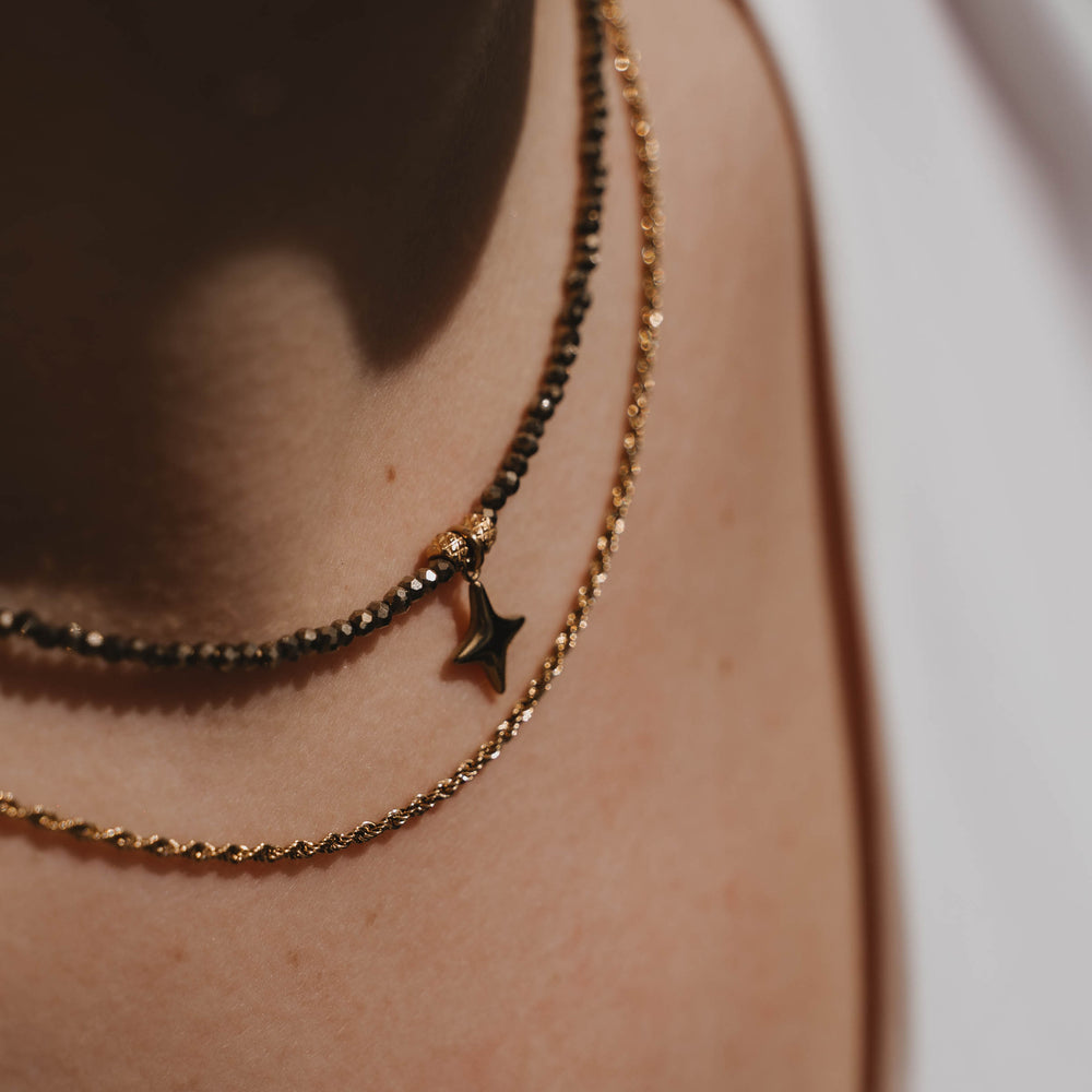 
                      
                        Palerme | Collier en acier inoxydable et pierres naturelles | Pyrite | Doré
                      
                    