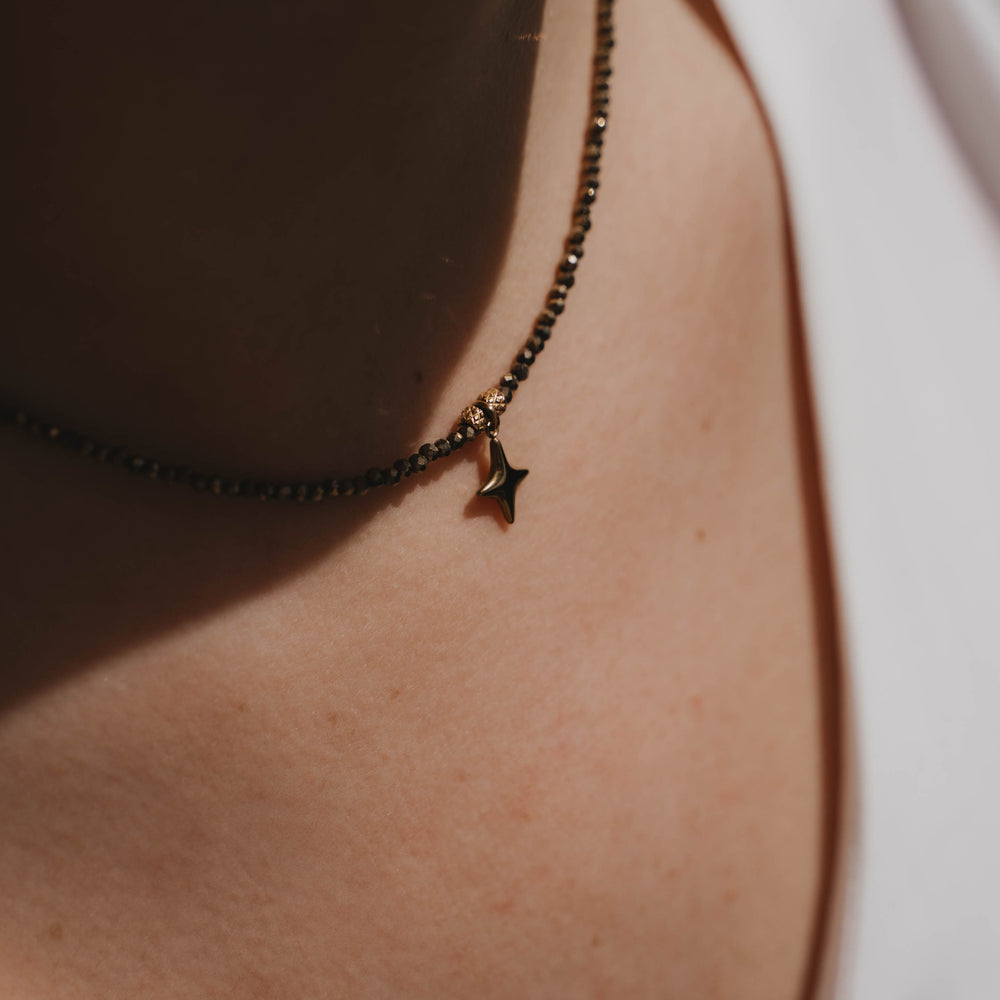 
                      
                        Palerme | Collier en acier inoxydable et pierres naturelles | Pyrite | Doré
                      
                    