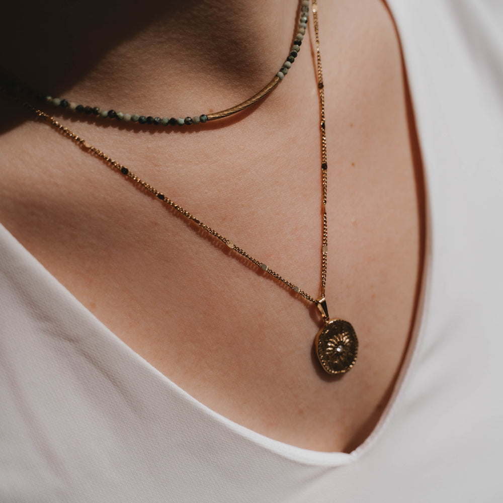 
                      
                        Oman | Collier en acier inoxydable et pierres naturelles | Turquoise Africaine | Doré
                      
                    