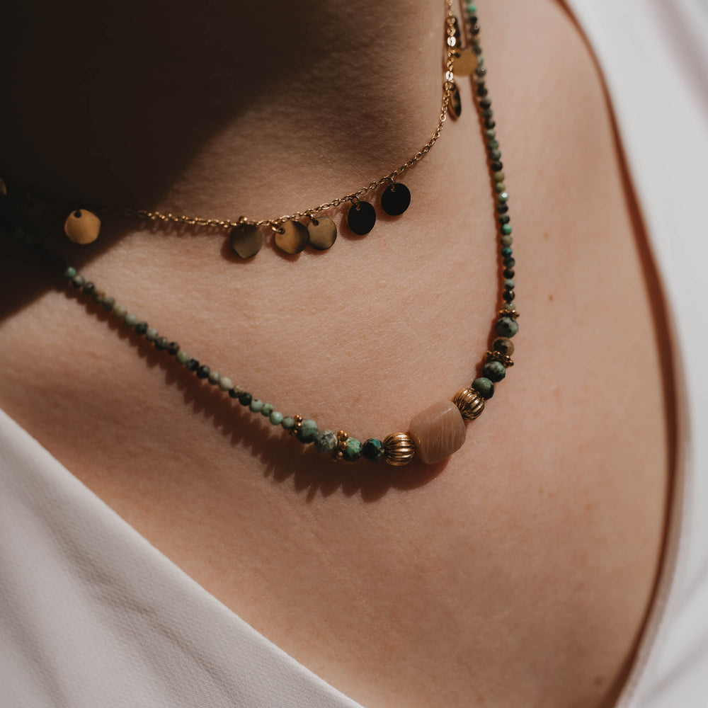 
                      
                        Le Caire | Collier en acier inoxydable et pierres naturelles | Turquoise Africaine | Doré
                      
                    