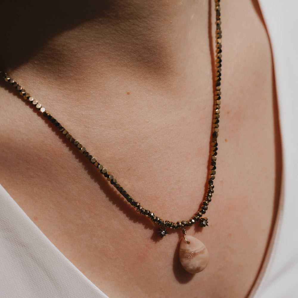 Marsala | Collier en acier inoxydable et pierres naturelles | Hématite et Pierre de Soleil | Doré