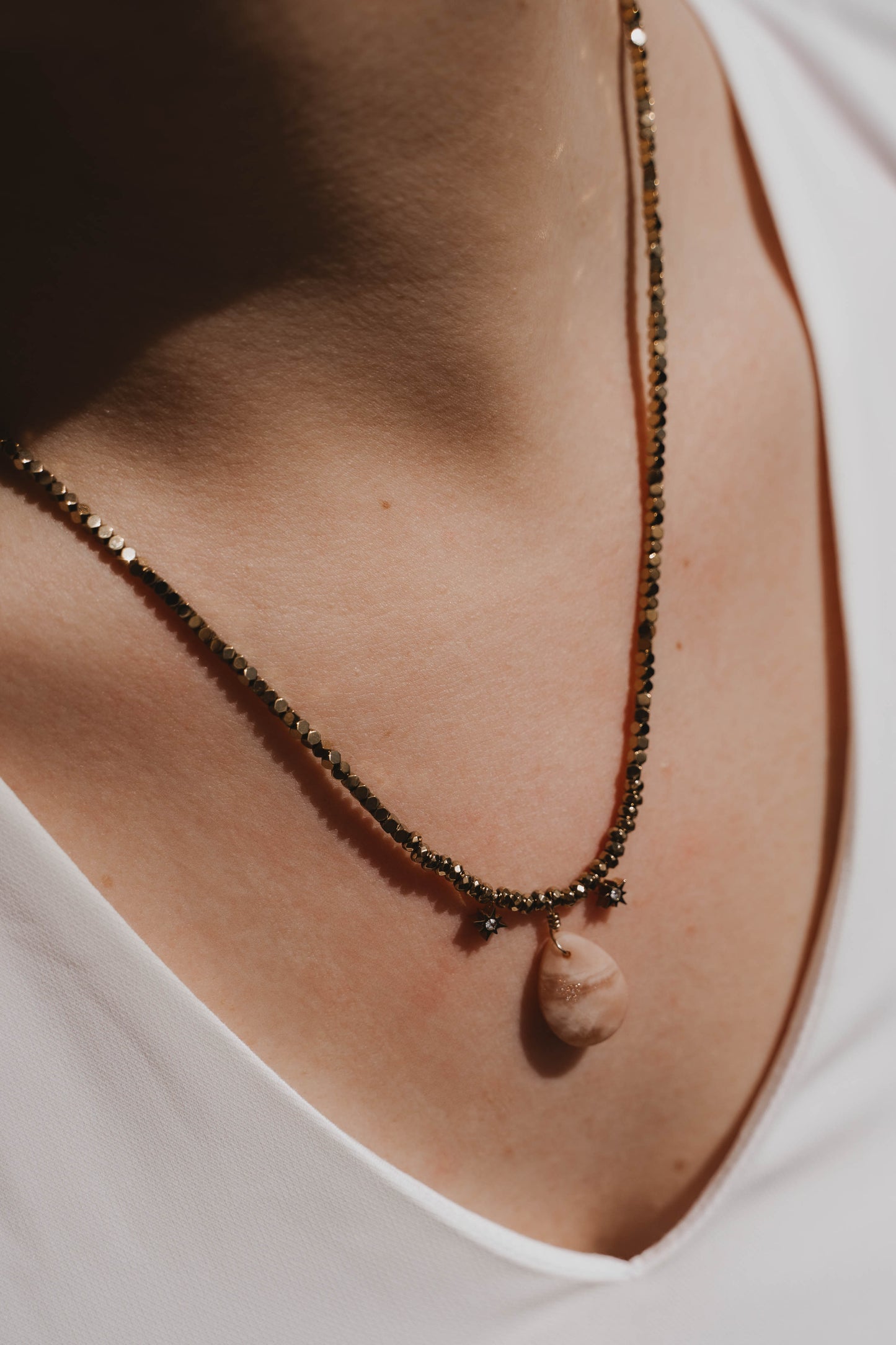 Marsala | Collier en acier inoxydable et pierres naturelles | Hématite et Pierre de Soleil | Doré