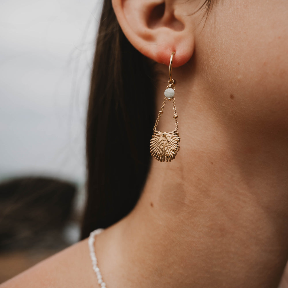 
                      
                        Île Penotte | Boucles d'oreilles en acier inoxydable et pierres naturelles | Emeraude | Doré
                      
                    