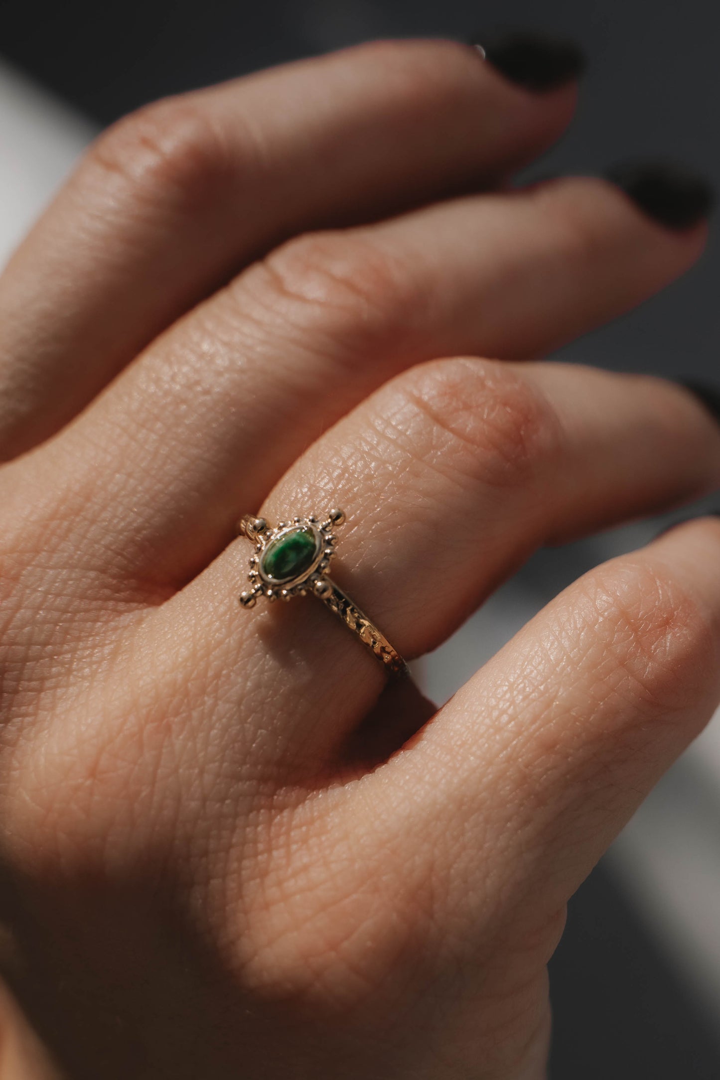 Bombay | Bague en acier inoxydable et pierre naturelle | Jaspe verte | Doré