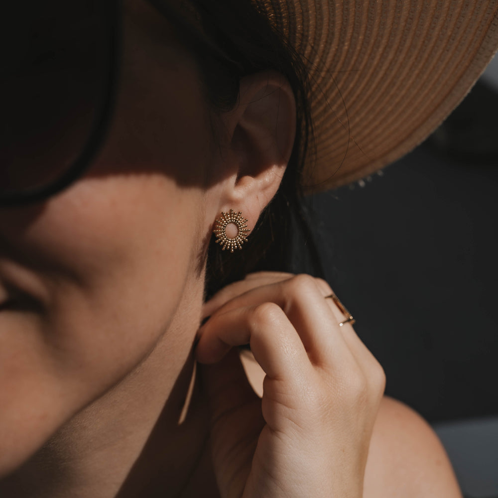 
                      
                        Hélios | Boucles d'oreilles/puces en acier inoxydable | Doré
                      
                    