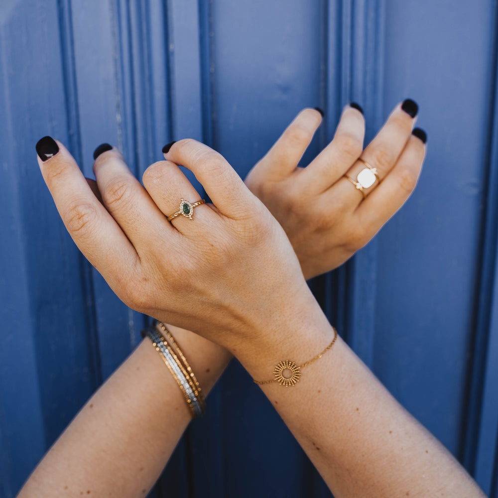 
                      
                        Bombay | Bague en acier inoxydable et pierre naturelle | Jaspe verte | Doré
                      
                    