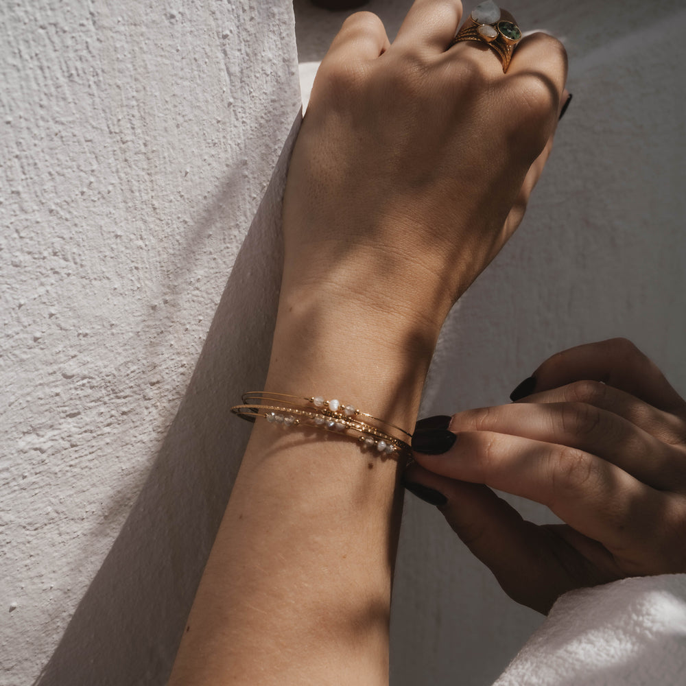 Aléria | Bracelet / Jonc en acier inoxydable et pierres naturelles | Labradorite | Doré