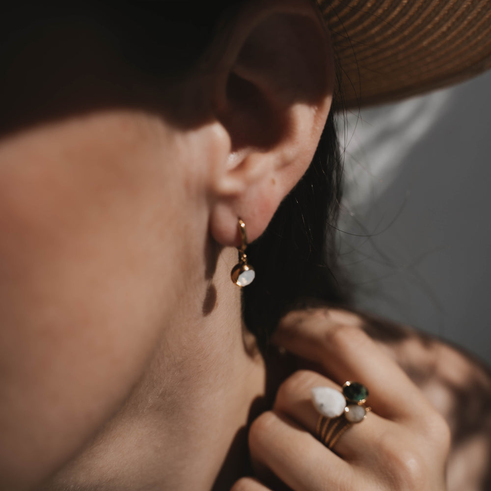 
                      
                        Andorre | Boucles d'oreilles / créoles en acier inoxydable | Opale | Doré
                      
                    