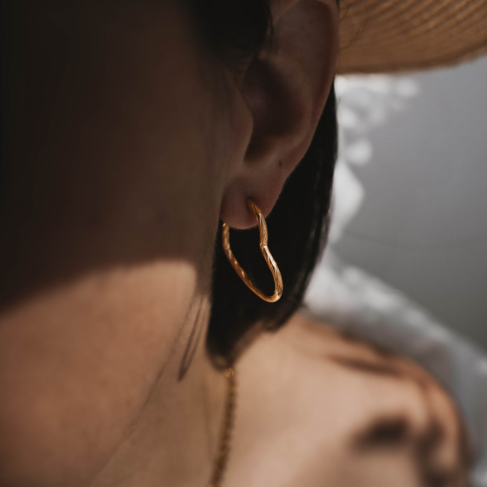 
                      
                        Fira | Boucles d'oreilles / créoles en acier inoxydable | Doré
                      
                    