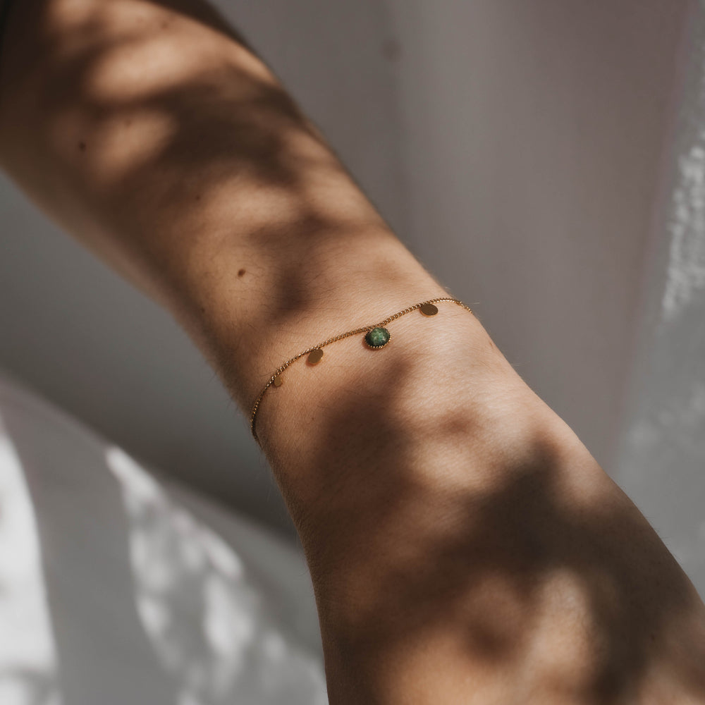 Syros | Bracelet en acier inoxydable et pierre naturelle | Jaspe verte | Doré
