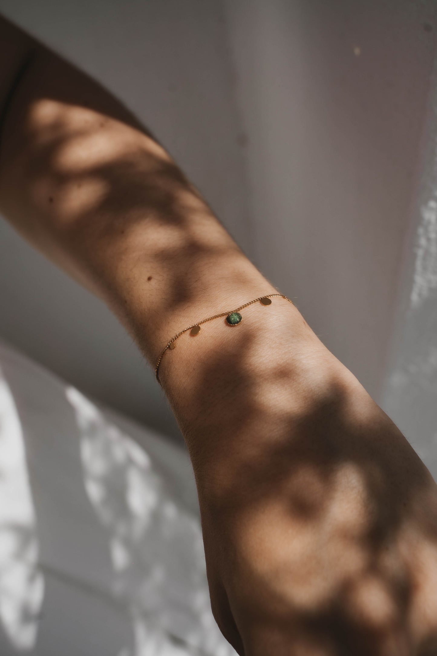 Syros | Bracelet en acier inoxydable et pierre naturelle | Jaspe verte | Doré