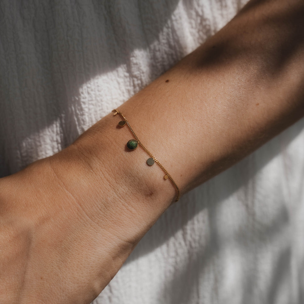 
                      
                        Syros | Bracelet en acier inoxydable et pierre naturelle | Jaspe verte | Doré
                      
                    