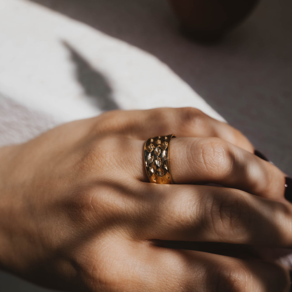 
                      
                        Caracas | Bague en acier inoxydable | Doré
                      
                    