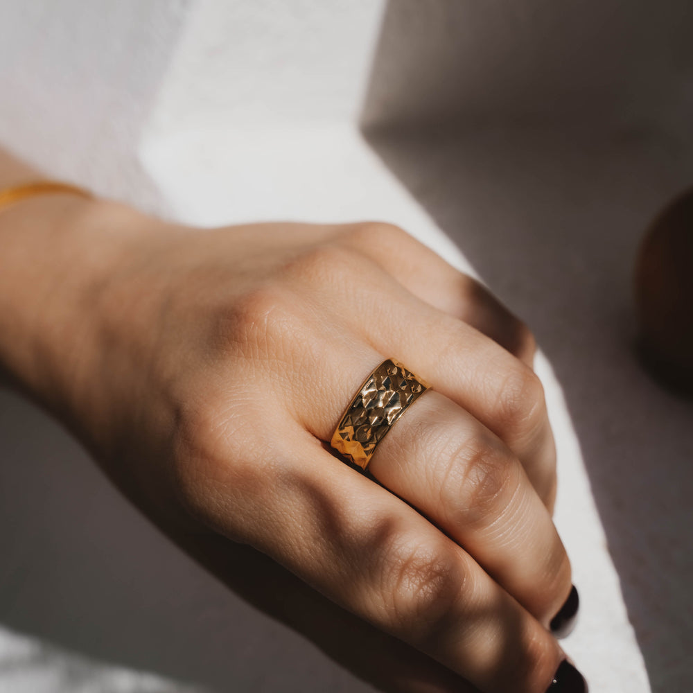 
                      
                        Caracas | Bague en acier inoxydable | Doré
                      
                    