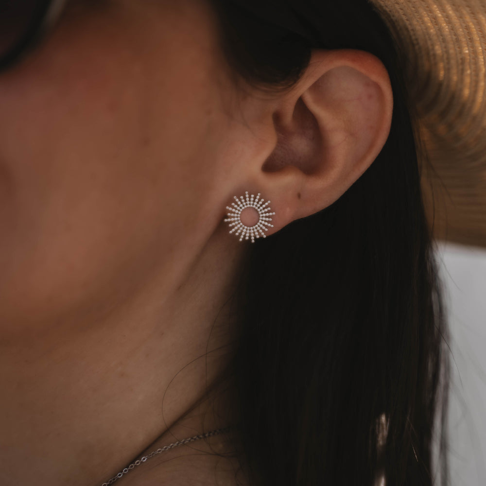 
                      
                        Hélios | Boucles d'oreilles/puces en acier inoxydable | Argenté
                      
                    