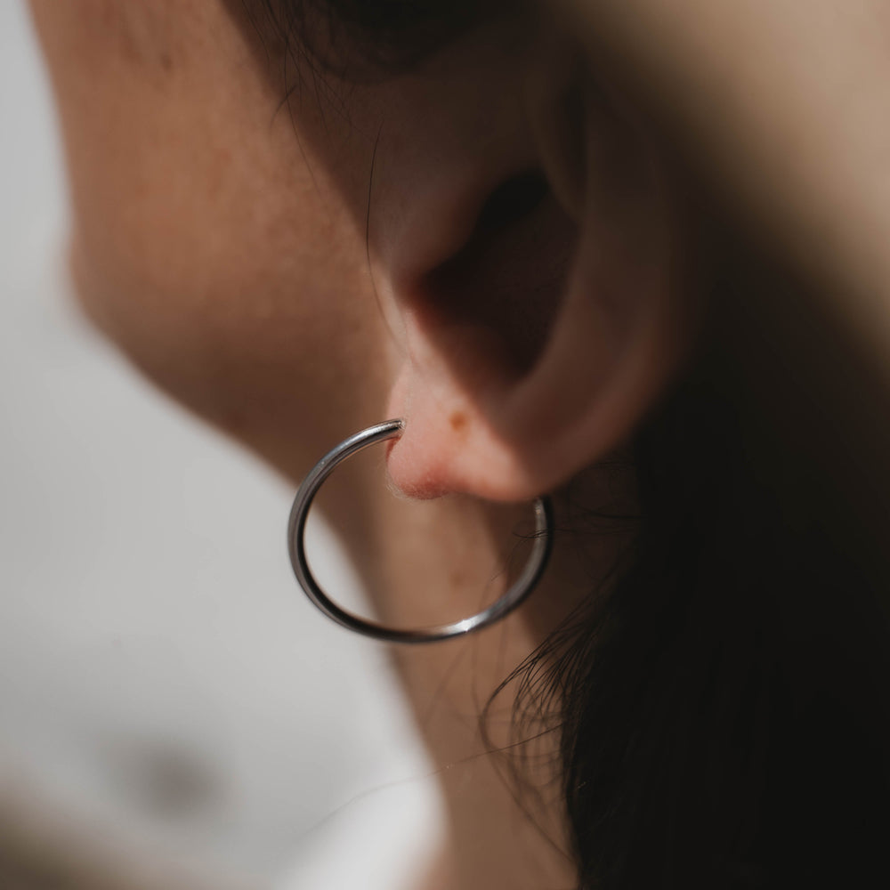 
                      
                        Chicago | Boucles d'oreilles / créoles en acier inoxydable | 3cm | Argenté
                      
                    