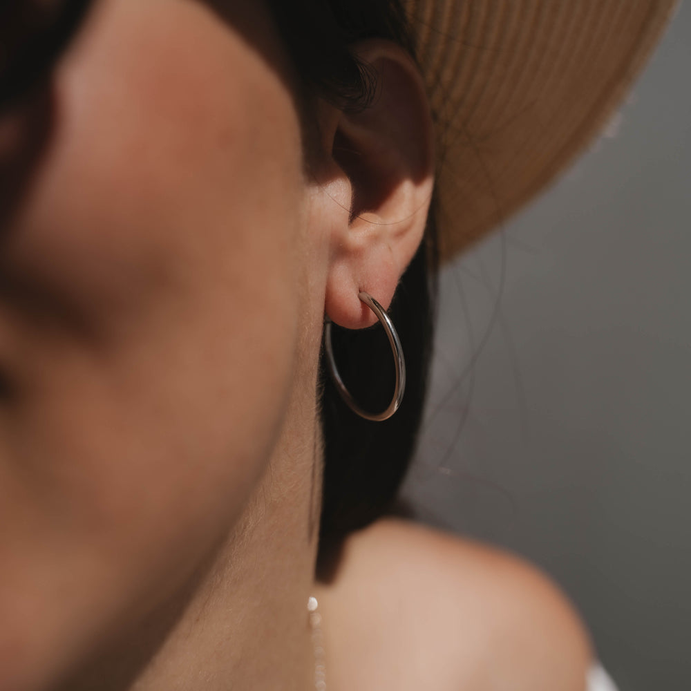 
                      
                        Chicago | Boucles d'oreilles / créoles en acier inoxydable | 3cm | Argenté
                      
                    