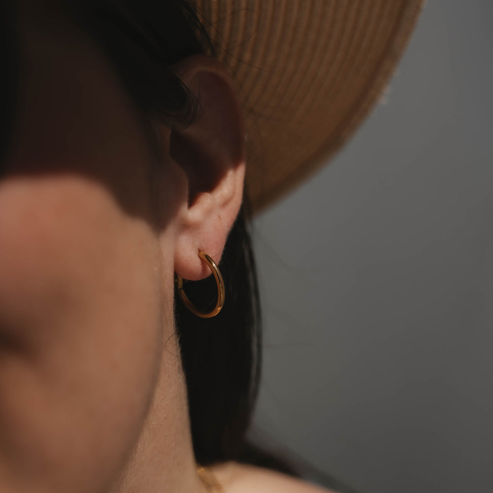 
                      
                        Chicago | Boucles d'oreilles / créoles en acier inoxydable | 2cm | Doré
                      
                    