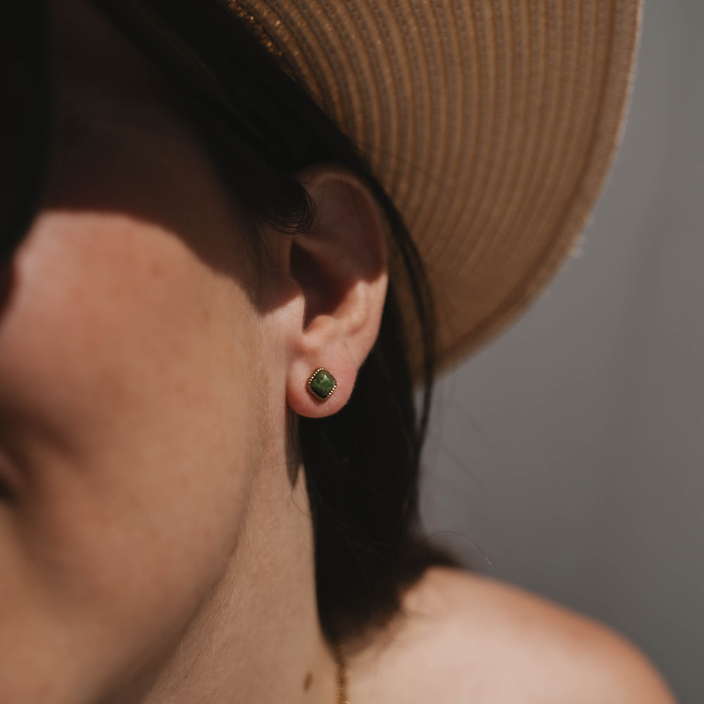 Munich | Boucles d'oreilles / puces en acier inoxydable et pierres naturelles | Jaspe verte | Doré