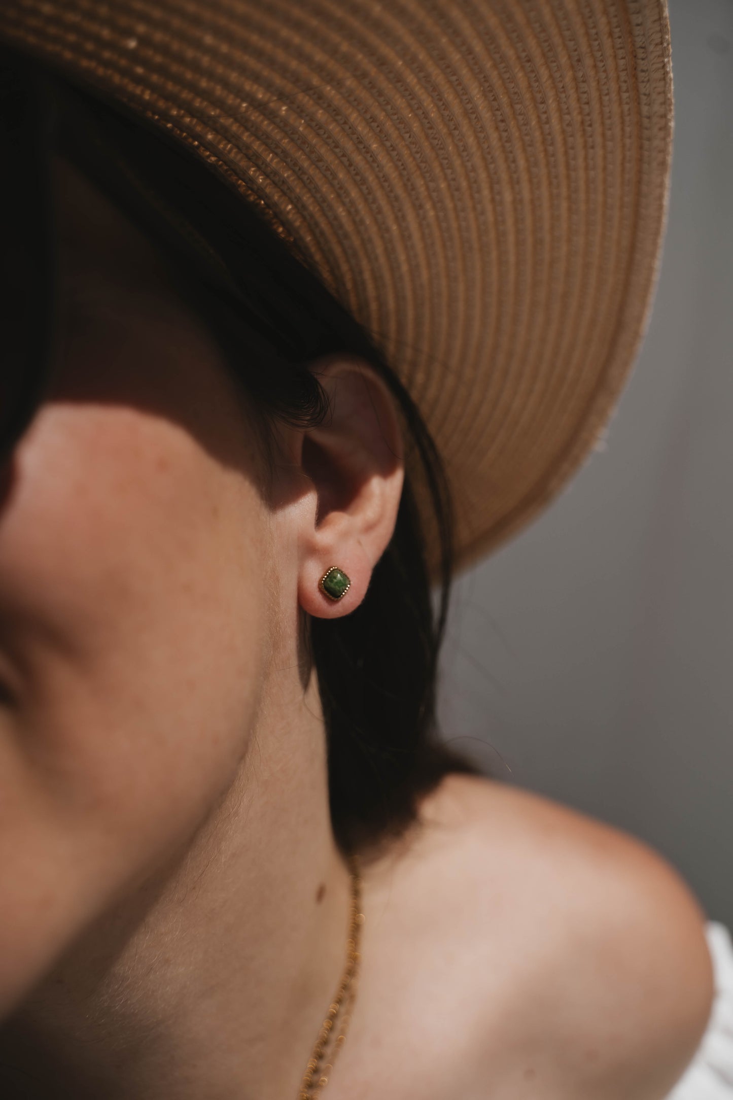 Munich | Boucles d'oreilles / puces en acier inoxydable et pierres naturelles | Jaspe verte | Doré