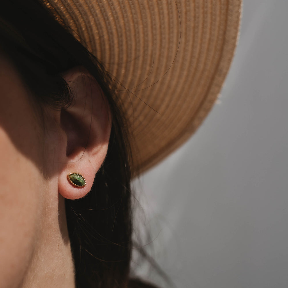 Antalaya | Boucles d'oreilles / puces en acier inoxydable et pierres naturelles | Jaspe verte | Doré