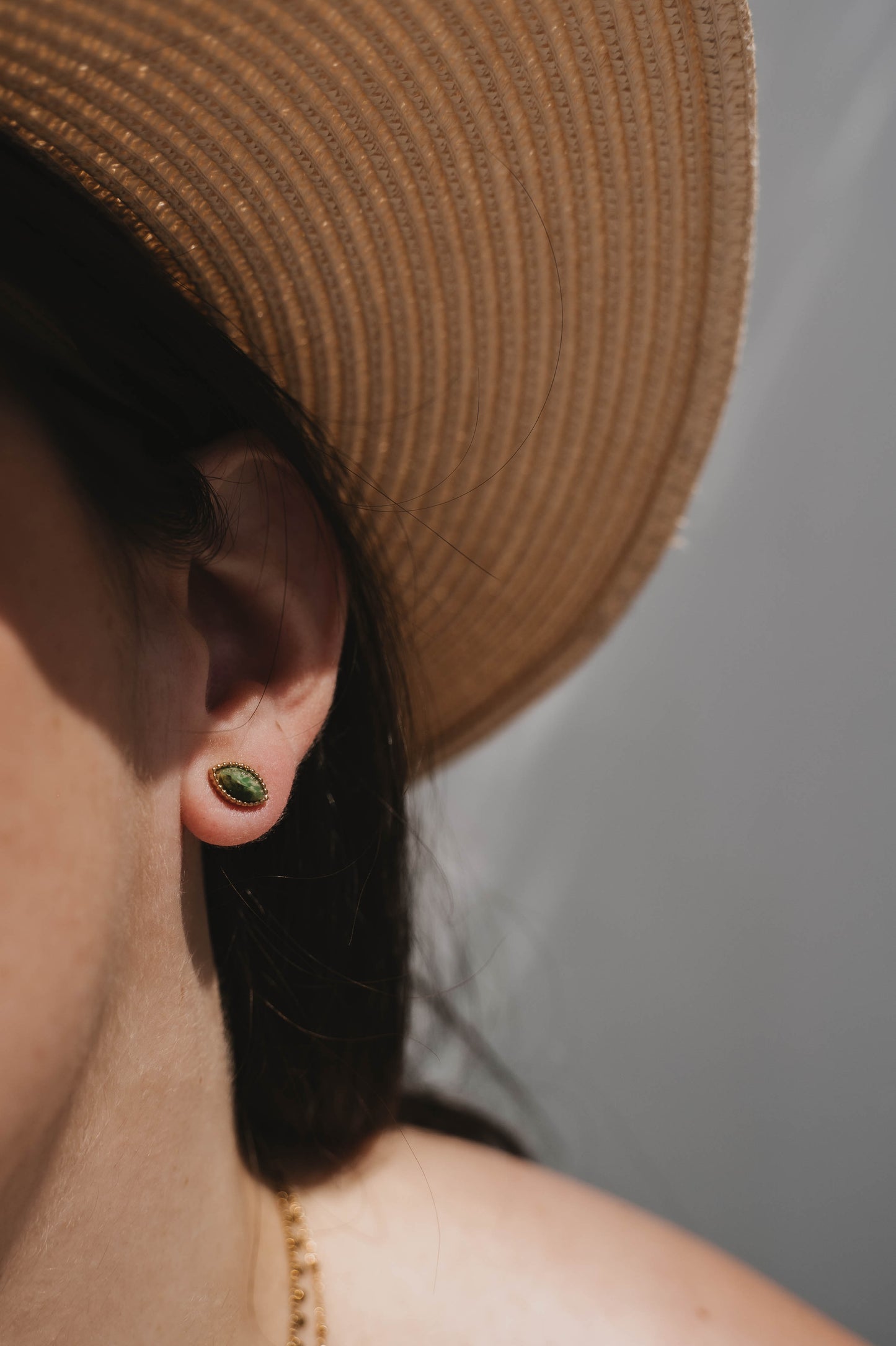 Antalaya | Boucles d'oreilles / puces en acier inoxydable et pierres naturelles | Jaspe verte | Doré