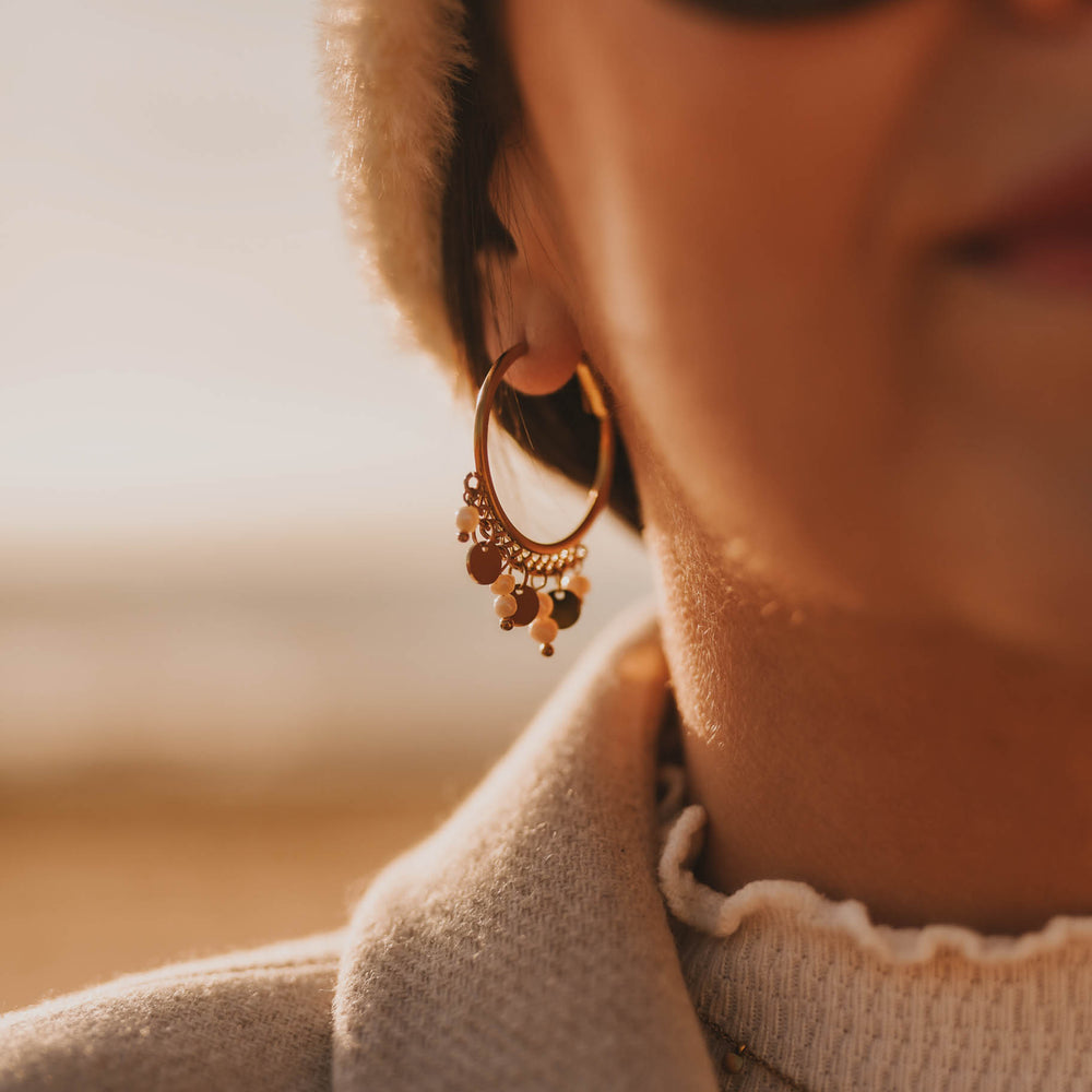 
                      
                        Boucles d'oreilles / créoles acier inoxydable et pierres naturelles nacre - Eivissa
                      
                    