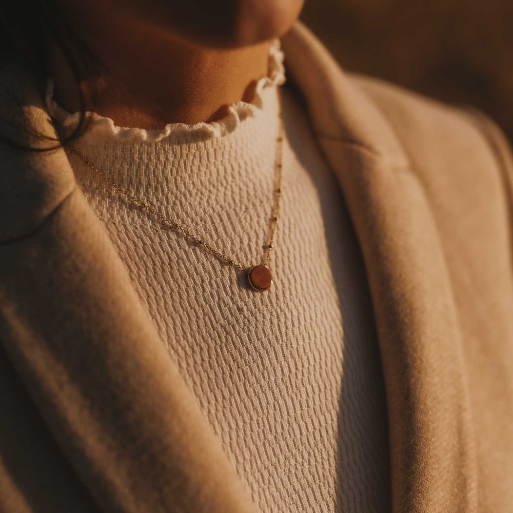 
                      
                        Collier acier inoxydable et pierre naturelle pierre de soleil - Lérida
                      
                    