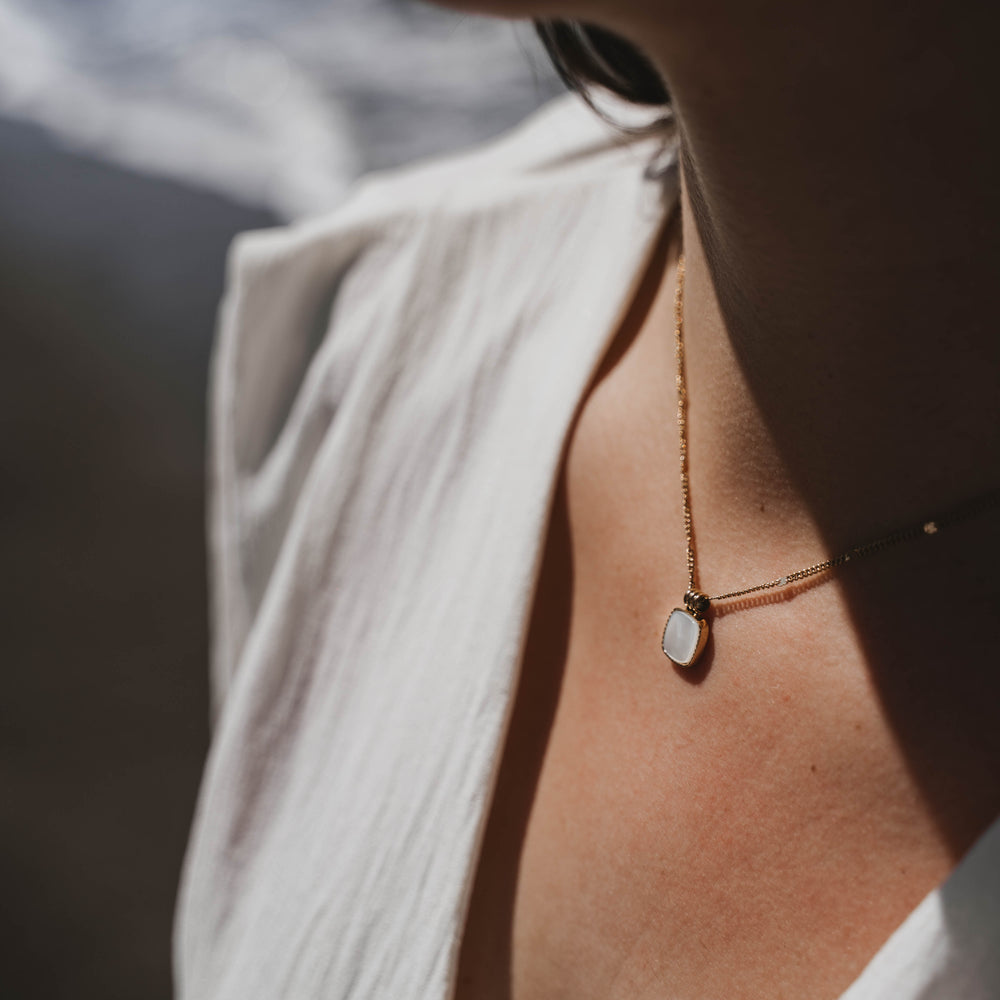 
                      
                        Izmir | Collier en acier inoxydable et pierre naturelle | Nacre | Doré
                      
                    