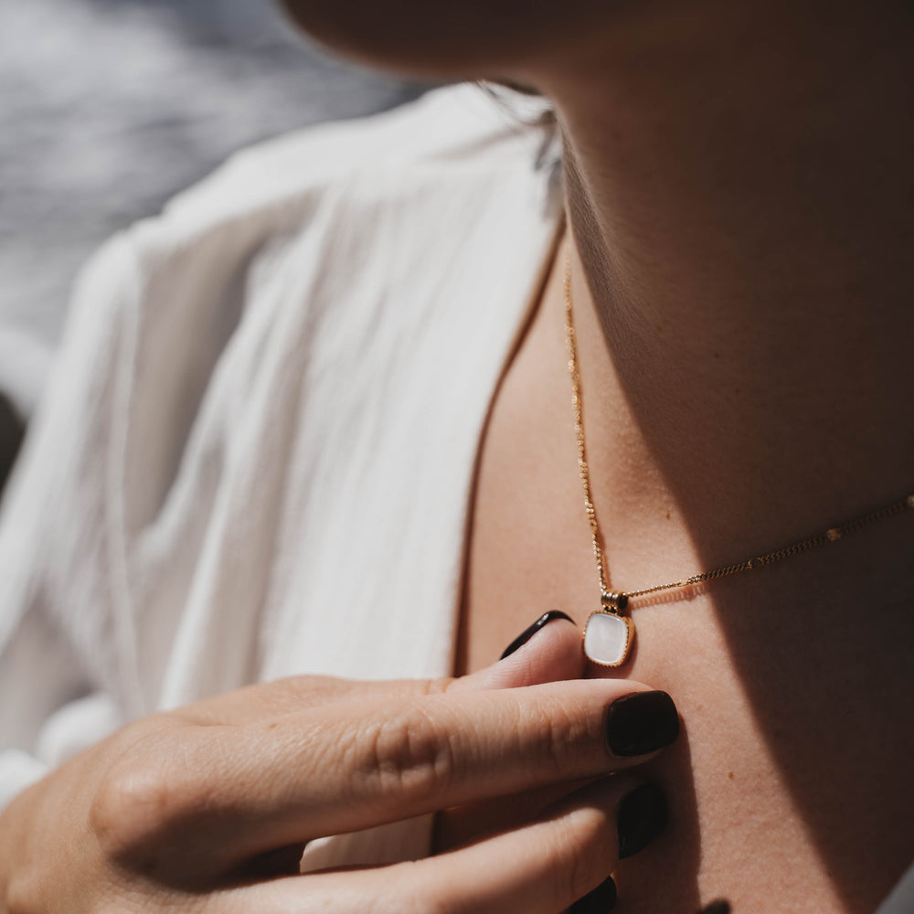 
                      
                        Izmir | Collier en acier inoxydable et pierre naturelle | Nacre | Doré
                      
                    