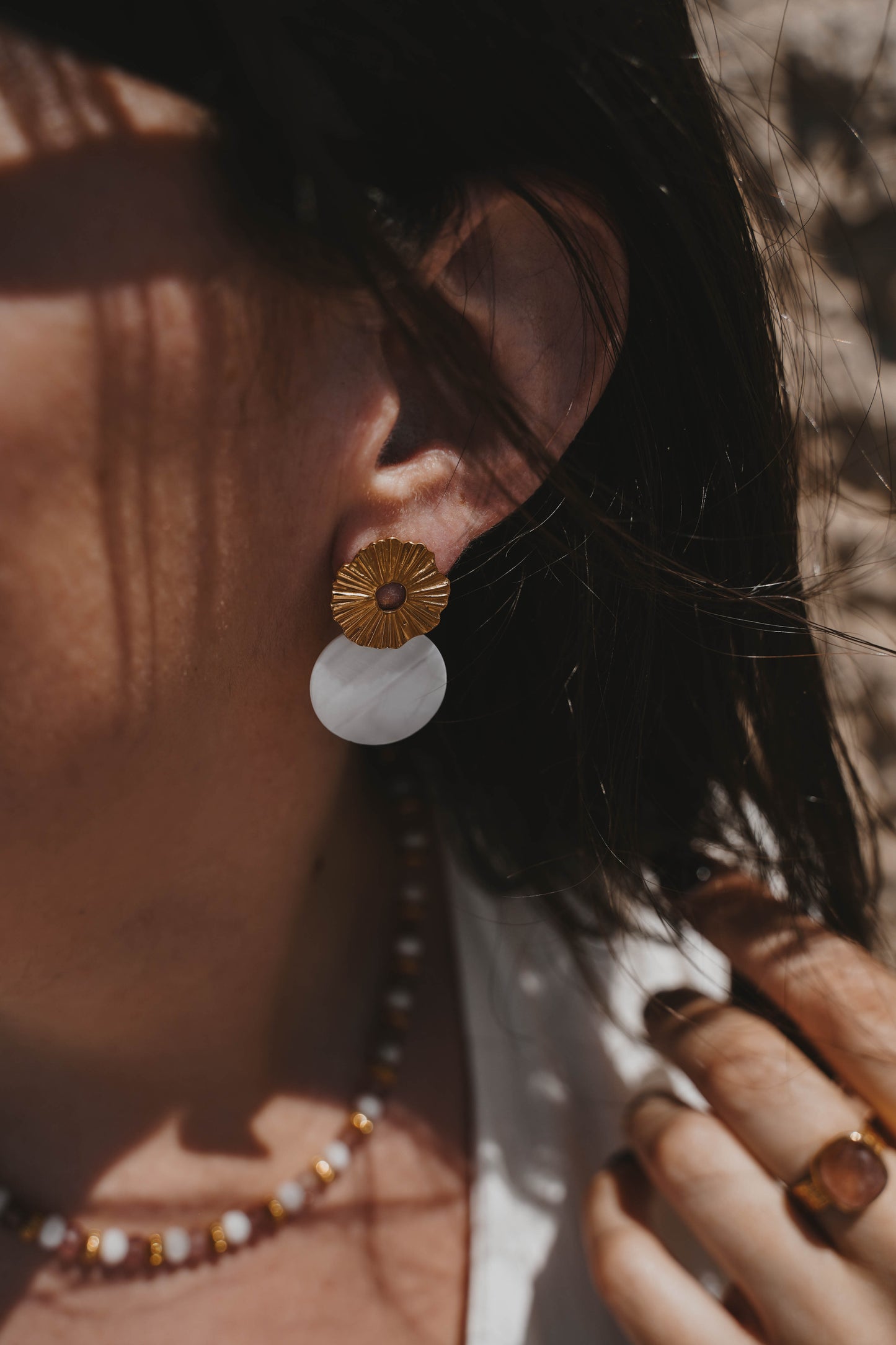 Mirissa | Boucles d'oreilles en acier inoxydable et pierre naturelle | Nacre | Doré