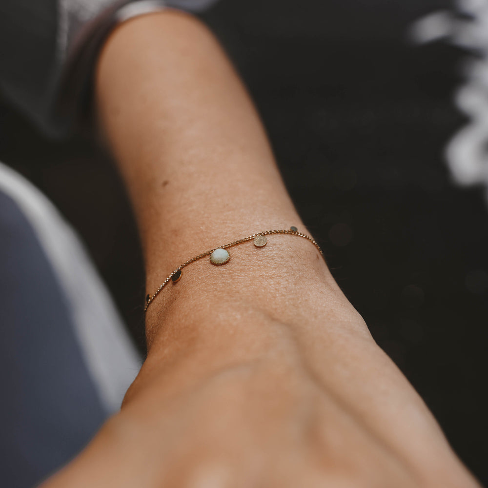 
                      
                        Syros | Bracelet en acier inoxydable et pierre naturelle | Amazonite | Doré
                      
                    