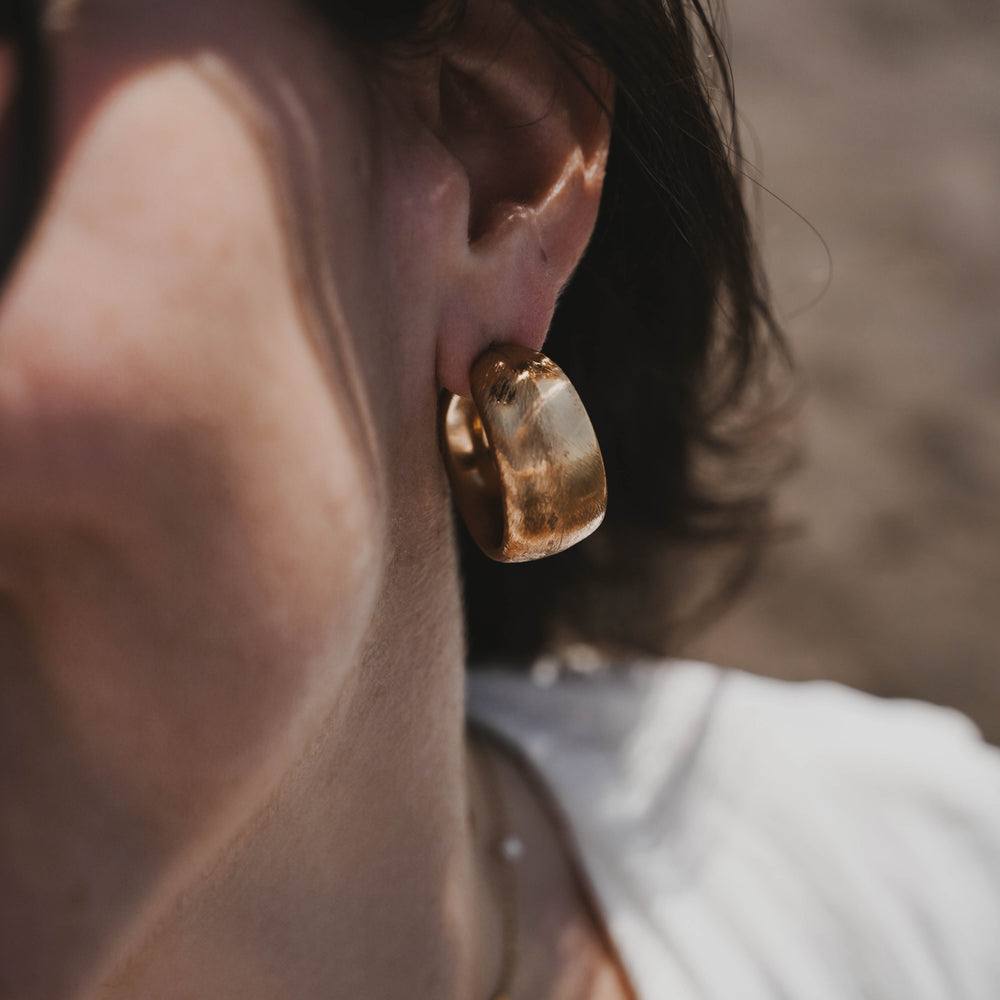 
                      
                        Pyrgos | Boucles d'oreilles / Créoles en acier inoxydable | Doré
                      
                    