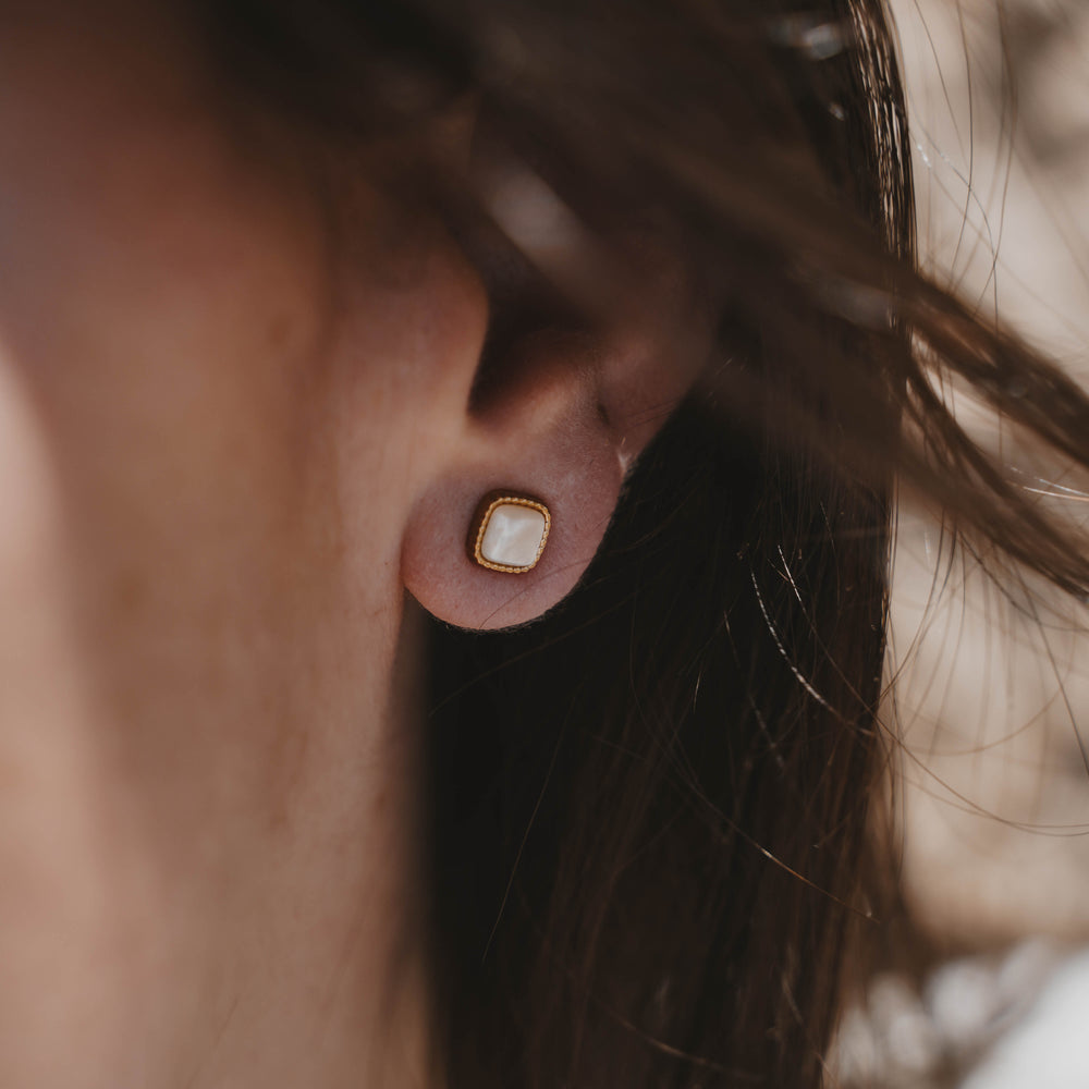 Munich | Boucles d'oreilles / puces en acier inoxydable et pierres anturelles | Nacre | Doré