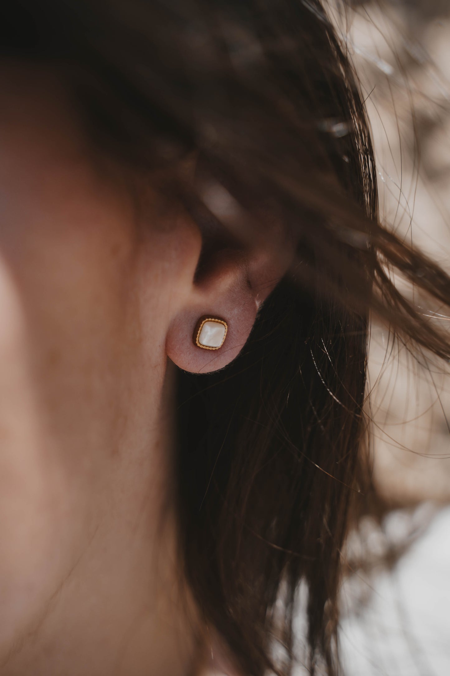 Munich | Boucles d'oreilles / puces en acier inoxydable et pierres anturelles | Nacre | Doré