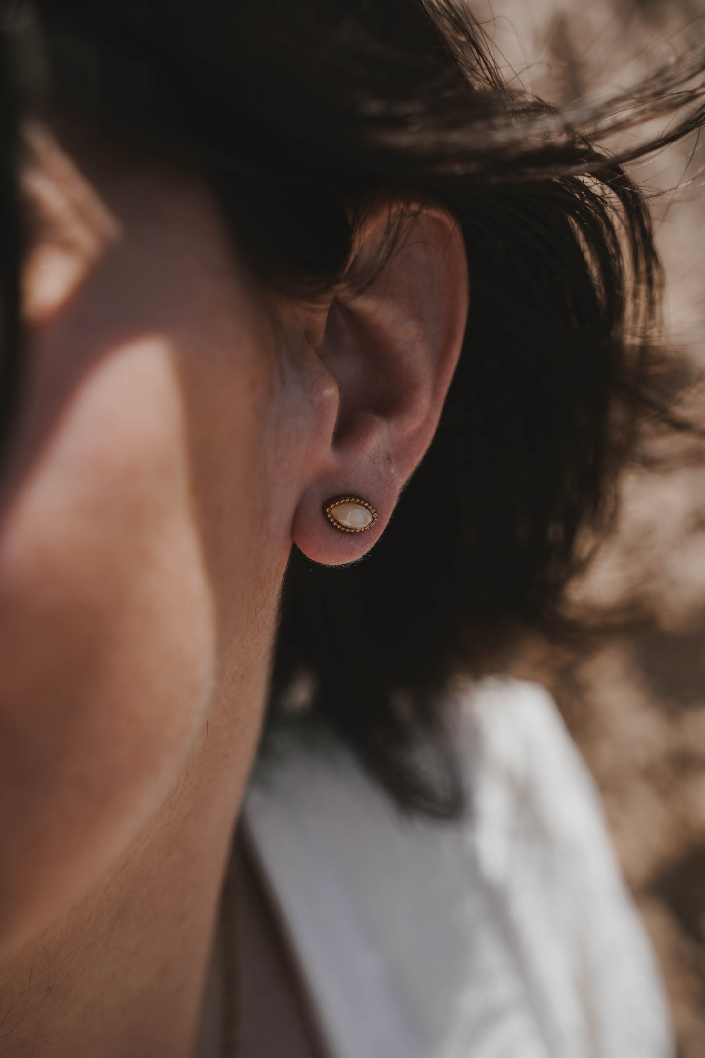 Antalaya | Boucles d'oreilles / puces en acier inoxydable et pierres naturelles | Nacre | Doré