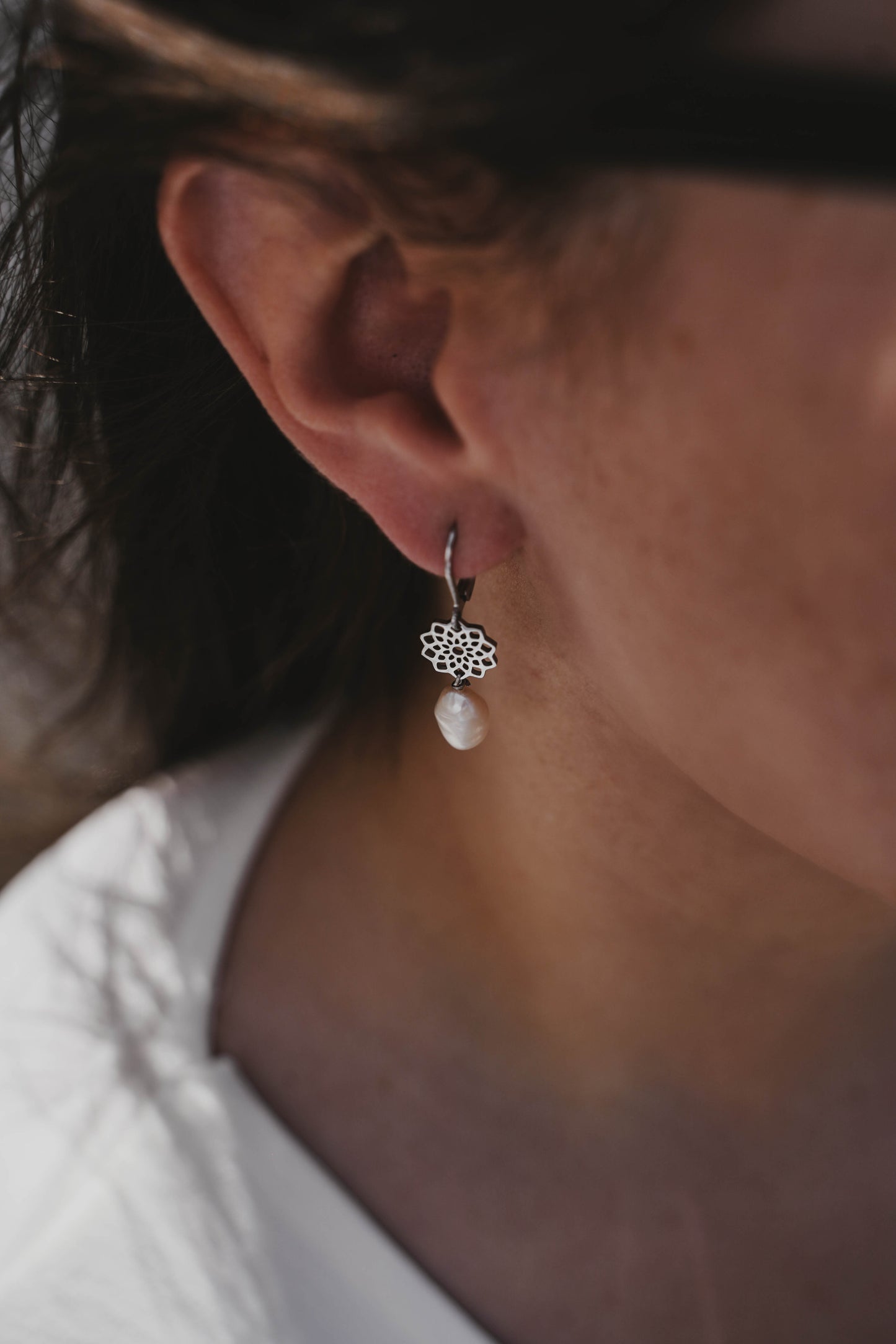 Cinq Terre | Boucles d'oreilles en acier inoxydable et pierres naturelles | Perles d'eau douce | Argenté