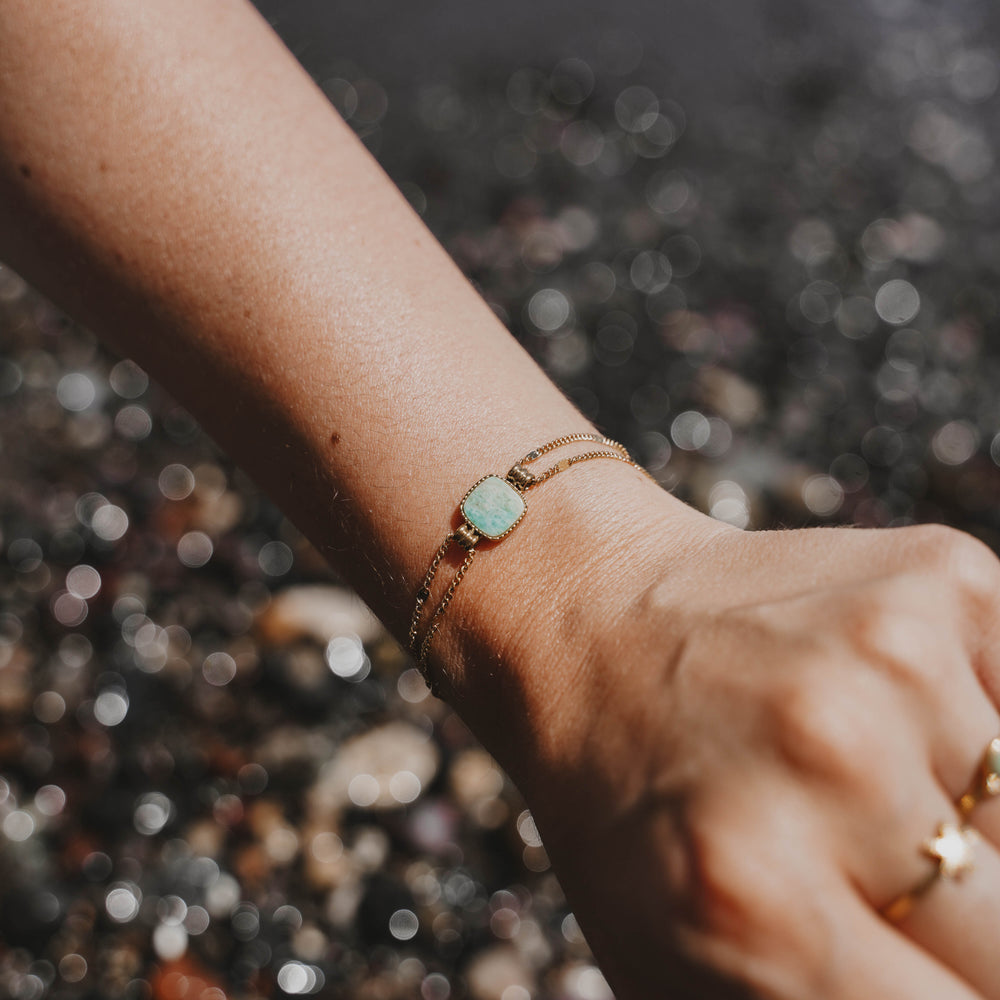 
                      
                        Izmir | Bracelet en acier inoxydable et pierres naturelles | Amazonite | Doré
                      
                    