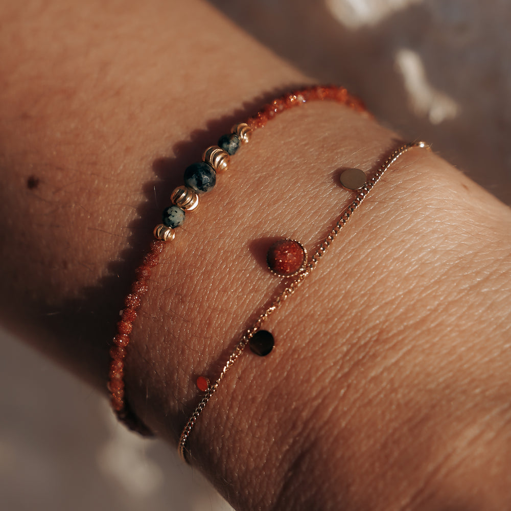 
                      
                        Syros | Bracelet en acier inoxydable et pierre naturelle | Pierre de sable | Doré
                      
                    
