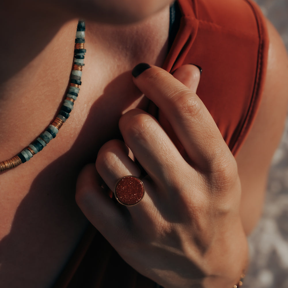 
                      
                        Naples | Bague en acier inoxydable et pierre naturelle | Doré
                      
                    
