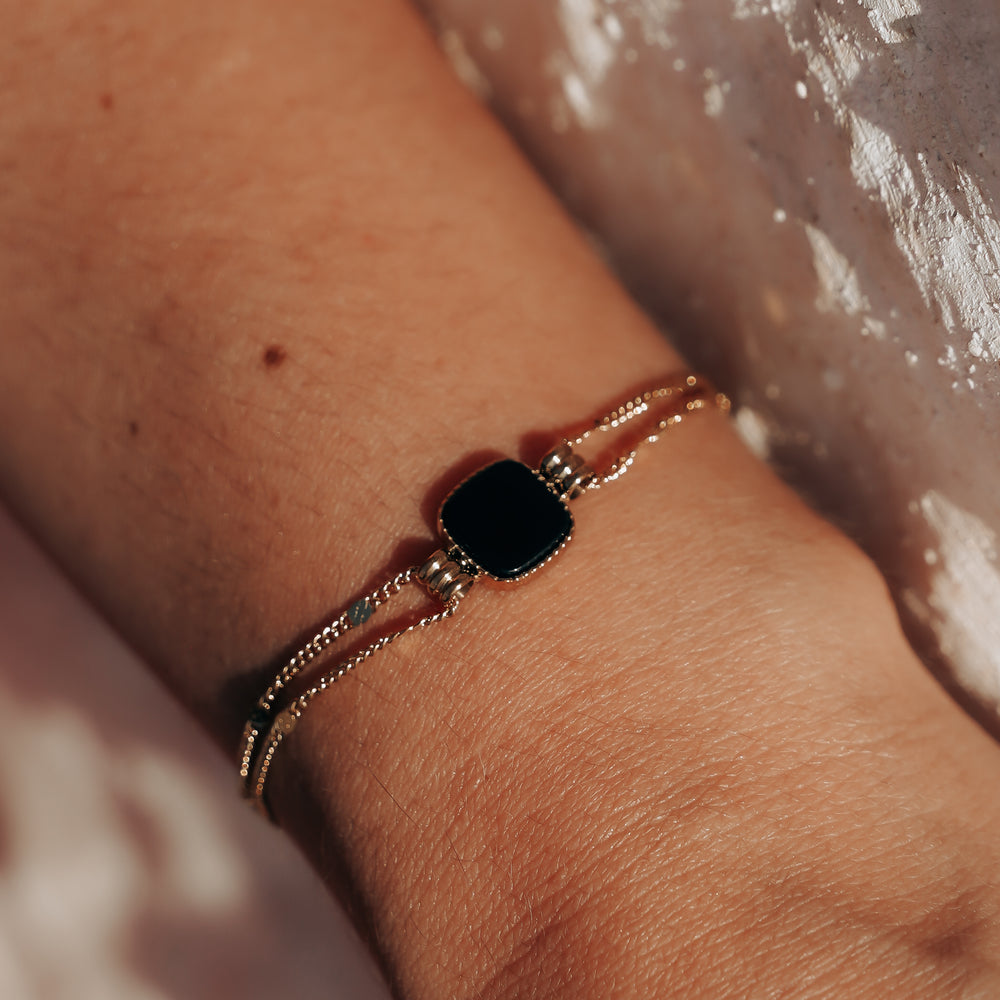 
                      
                        Izmir | Bracelet en acier inoxydable et pierre naturelle | Onyx | Doré
                      
                    