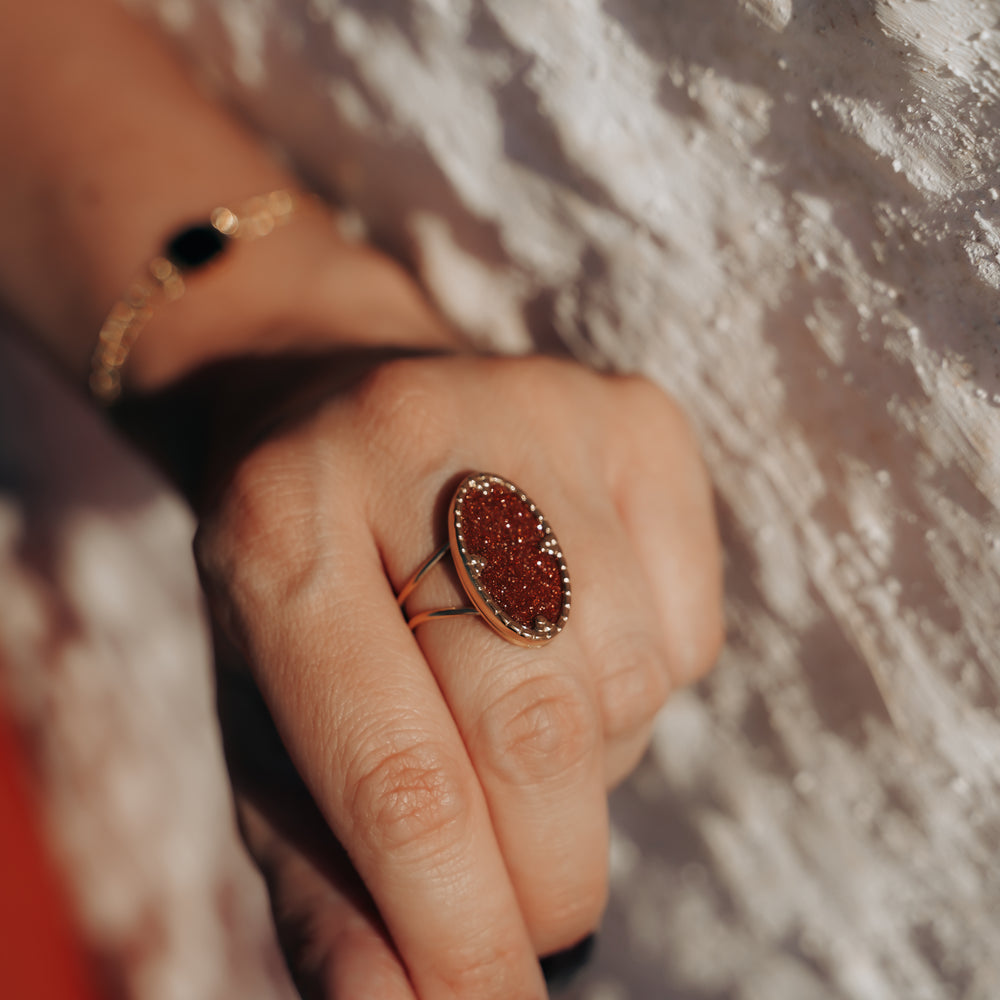
                      
                        Varenna | Bague en acier inoxydable et pierre naturelle | Pierre de sable | Doré
                      
                    
