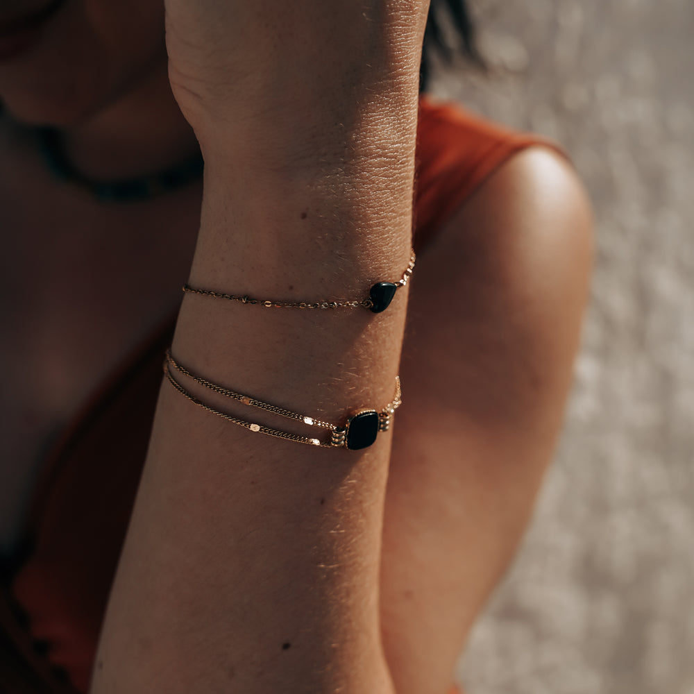 
                      
                        Izmir | Bracelet en acier inoxydable et pierre naturelle | Onyx | Doré
                      
                    